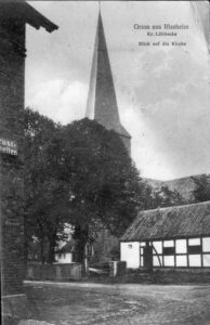 Bild aus VB-Sammlung, Kirche mit Spritzenhaus im Vordergrund rechts